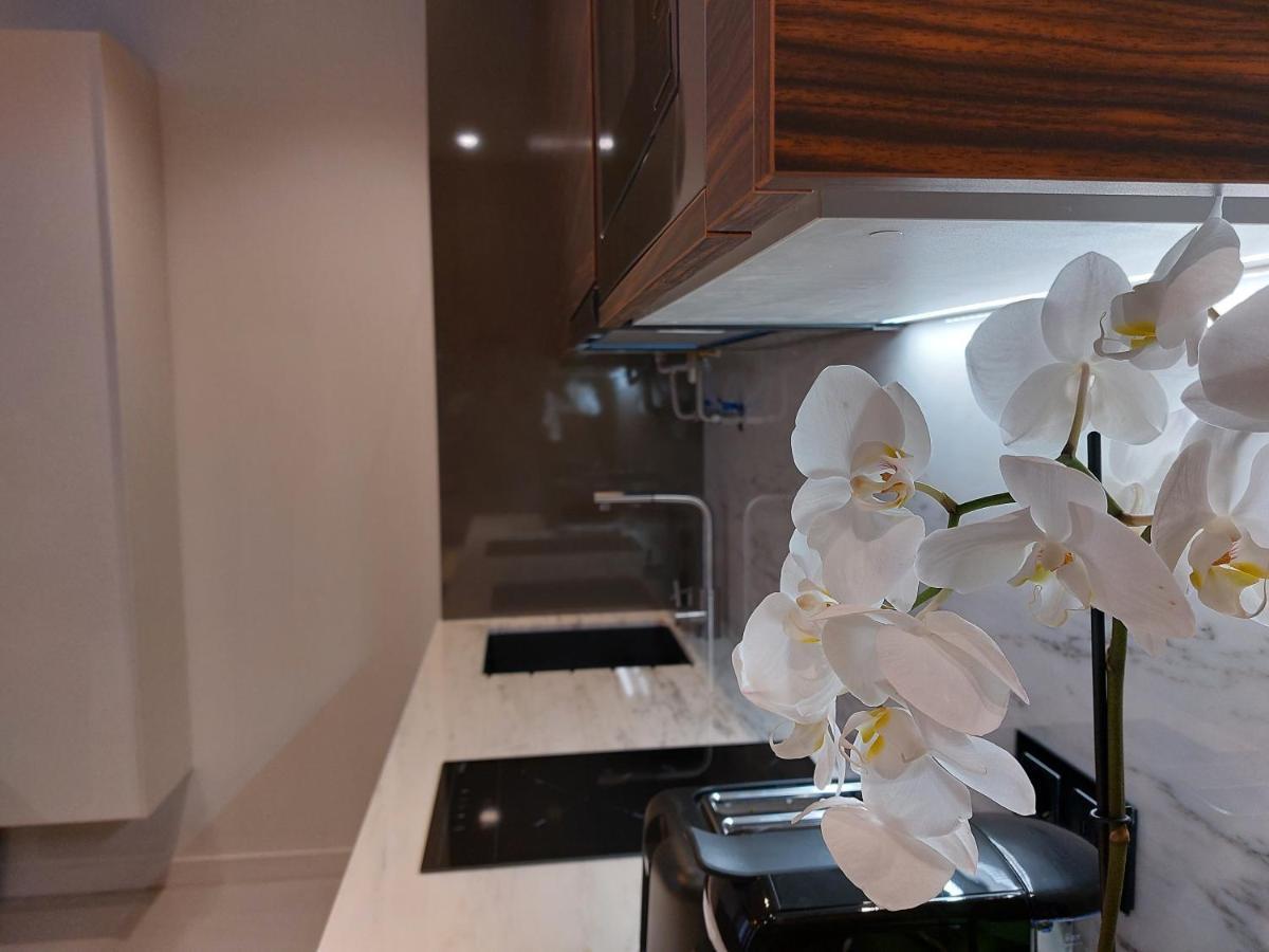 נאזרה Liris Holiday Apartments מראה חיצוני תמונה