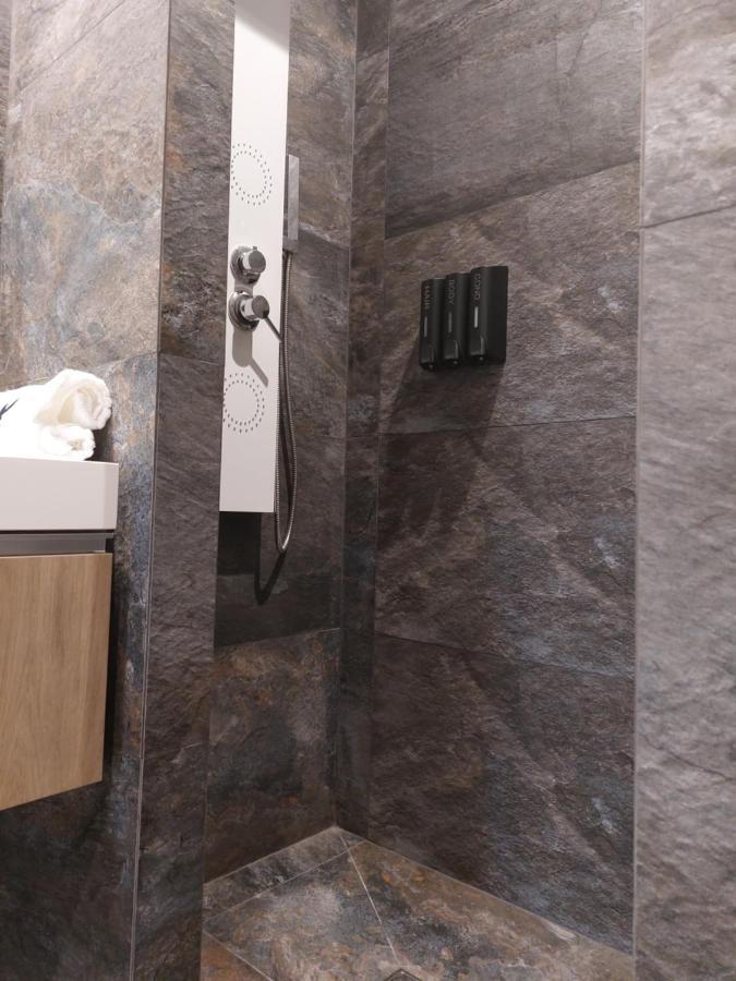נאזרה Liris Holiday Apartments מראה חיצוני תמונה